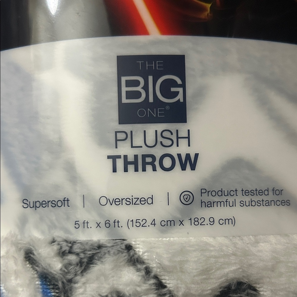 Star Wars Big Plush Throw in White and Black - Picture 2 of 4